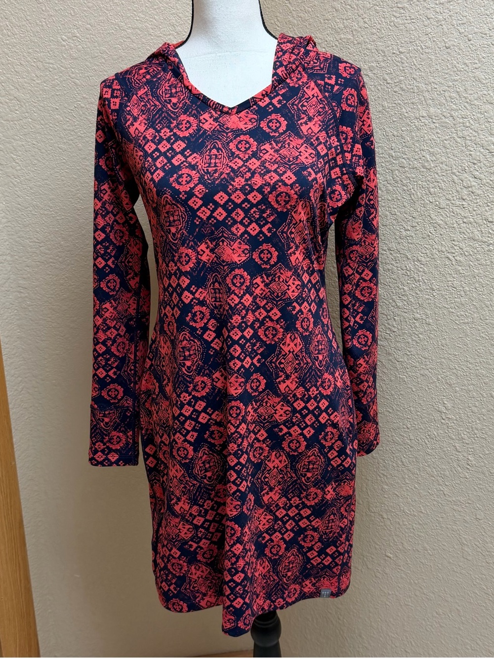 Title Nine Red and Navy Patterned Long Sleeve Hooded Dress